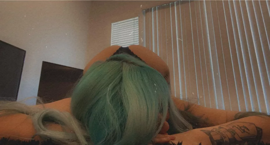 I wish you were behind me 🖤 free link below! by oflittlekittenn