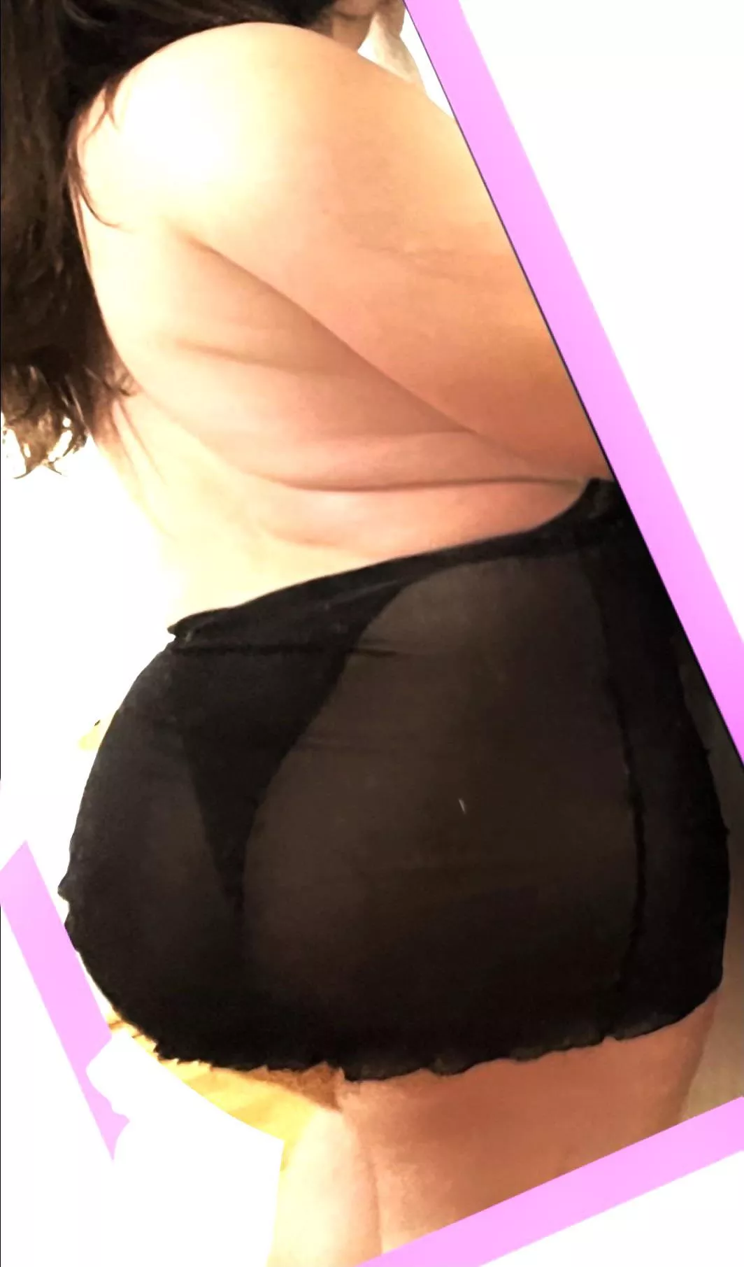 I wonder how many men look at my pictures and jerk off? 😳 I hope there are at least a few🙈 posted by LeaMango2_0