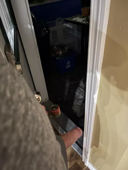 I wonder if any of [m]y neighbours are up this early 🤷🏼‍♂️ by wouldratherbehuntin