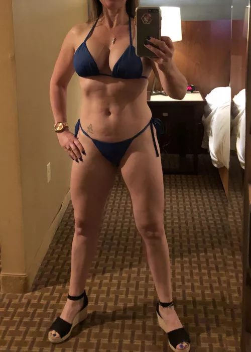 I wonder if anyone appreciated this Milf at the hotel pool today? by verysexywife420