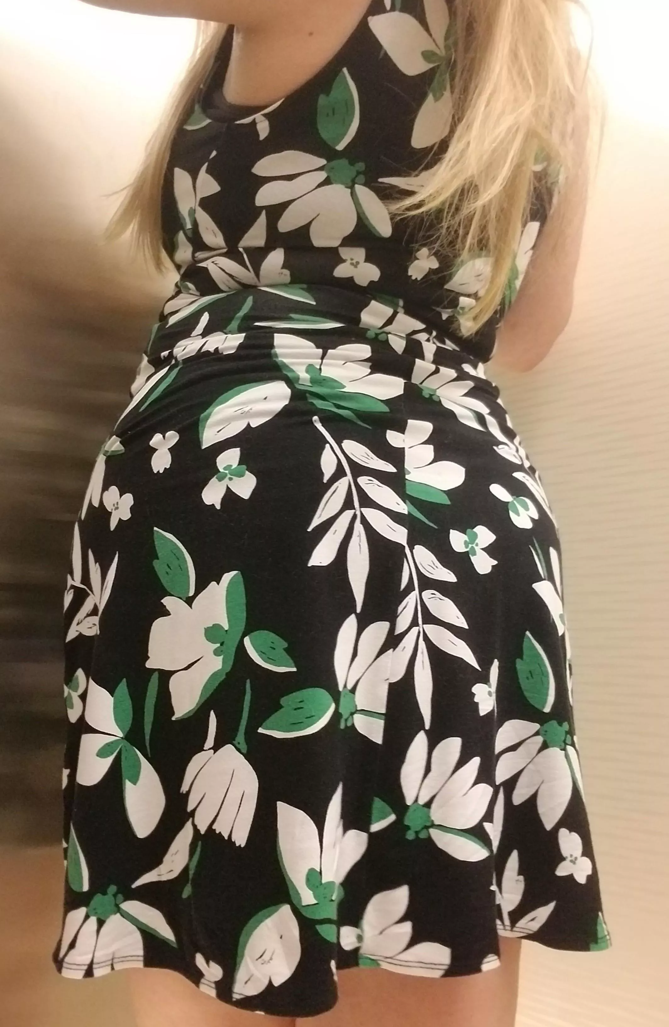 I wonder if my coworkers like it when I wear sundresses 😉 posted by Sapphire_vix