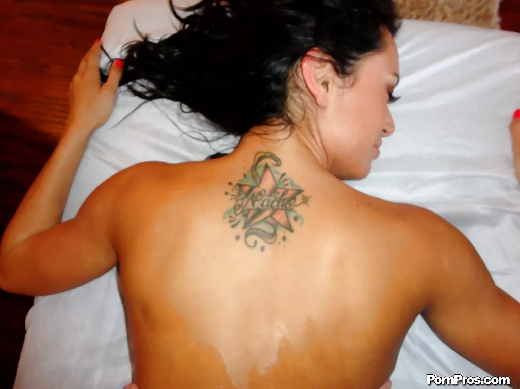 I wonder if she got rid of that tattoo now that's she's remarried. posted by Hairy-Examination441