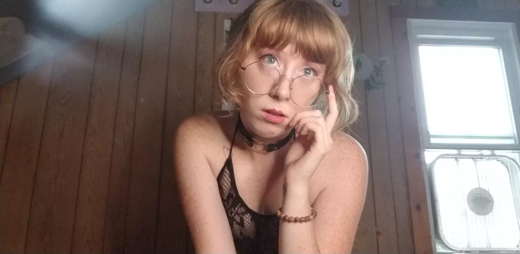 I wonder what I would learn if I could read everyone's mind. by iris_blossom