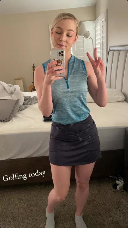 I wonder what it looks like when she turns around by simon_bane