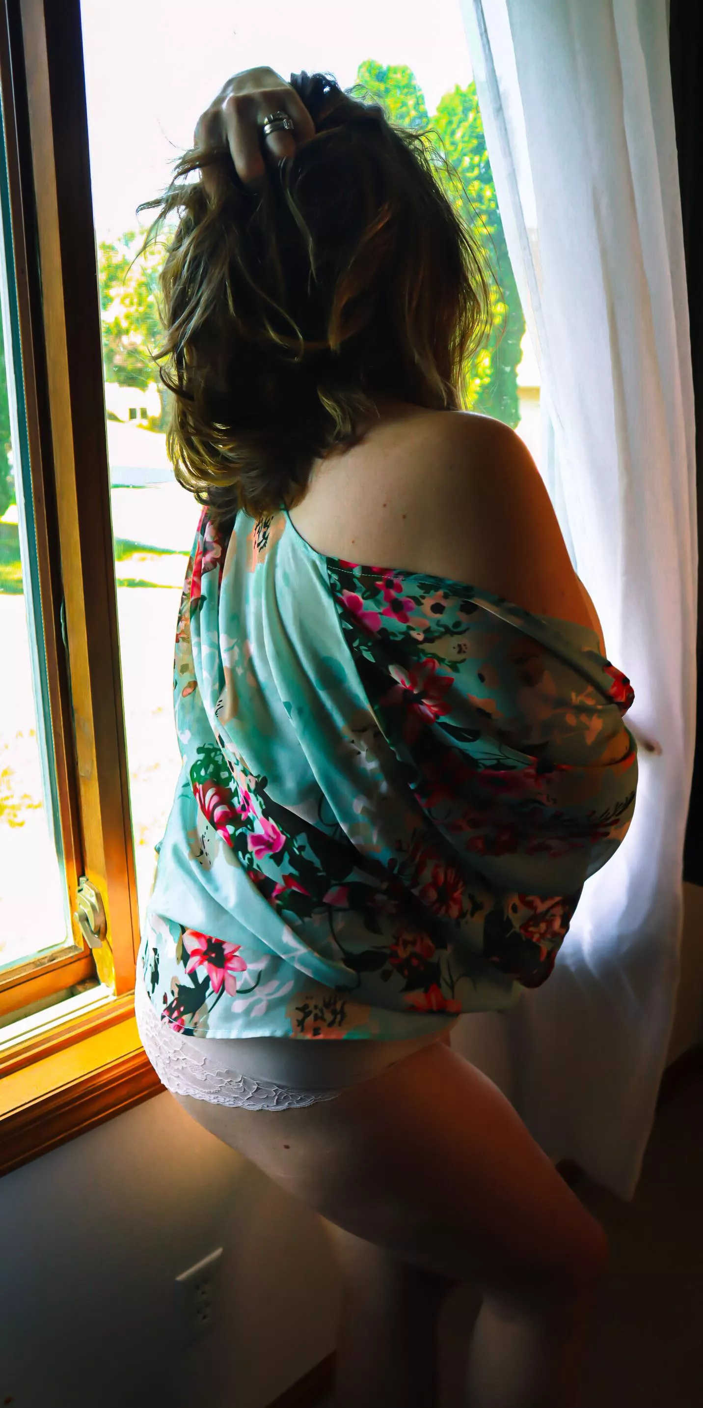 I wonder who’s watvhing posted by tanice_sevium