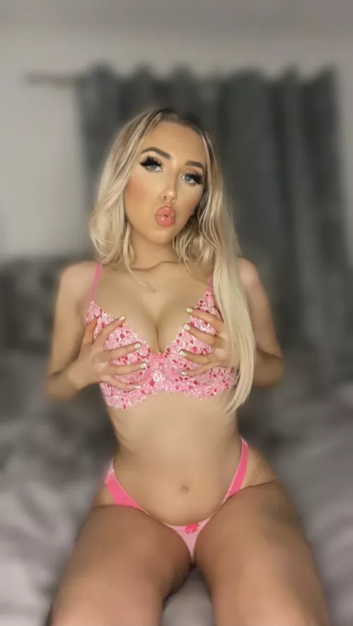 i would even look better in your bed by Kirstxm