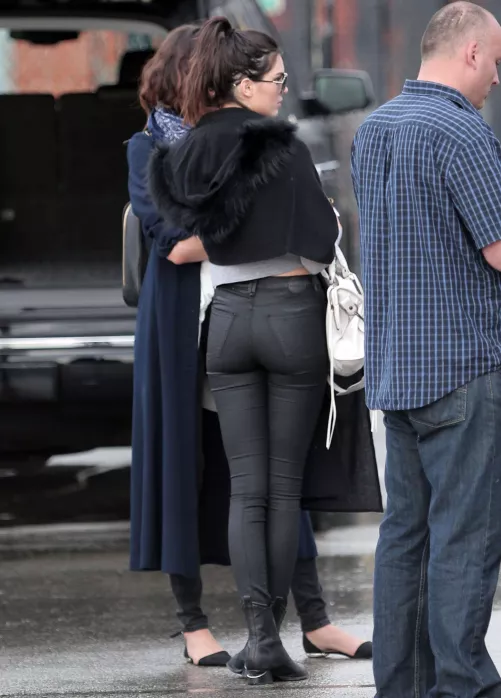 i would sniff on her ass idc if she farts on my face by No-Sale-3238