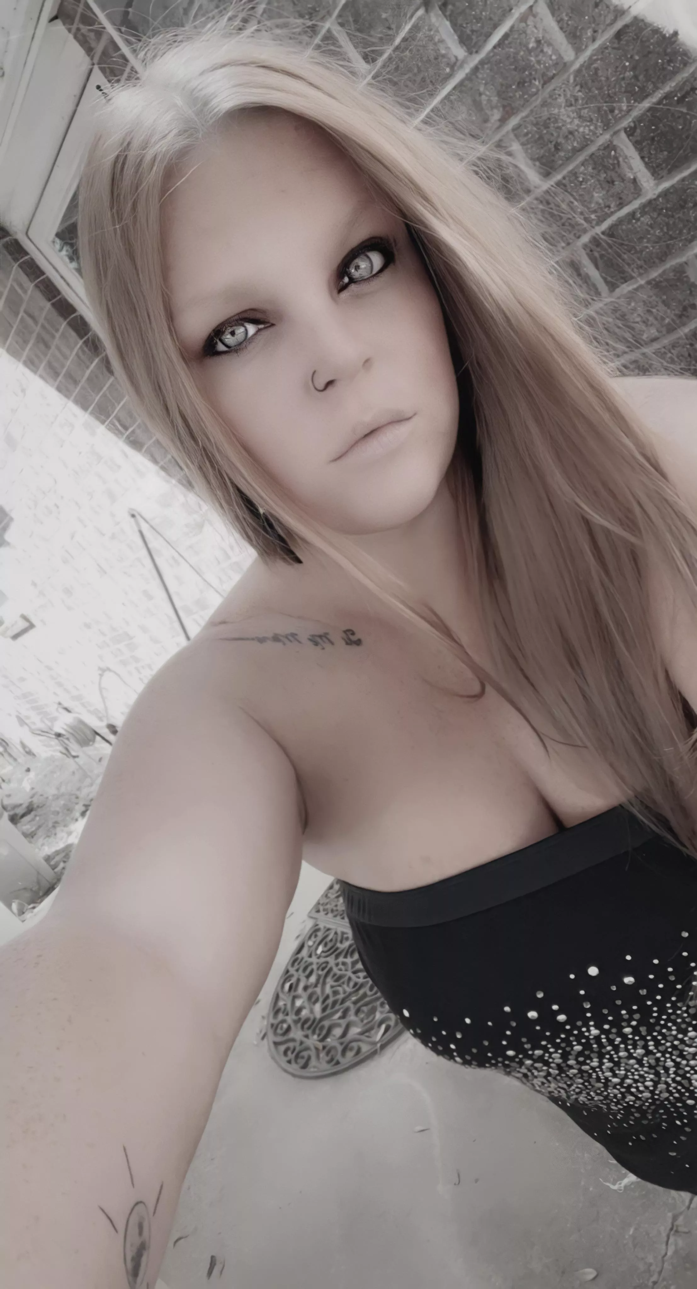 Ice blue eyes. 😏 posted by Littlered1017