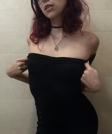 I’d love to get choked in the office’s bathroom by kkinkitty