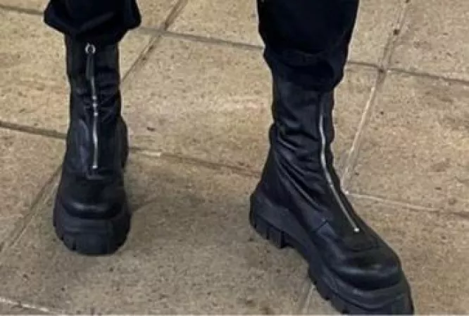 ID on these please? by Lilbronx22