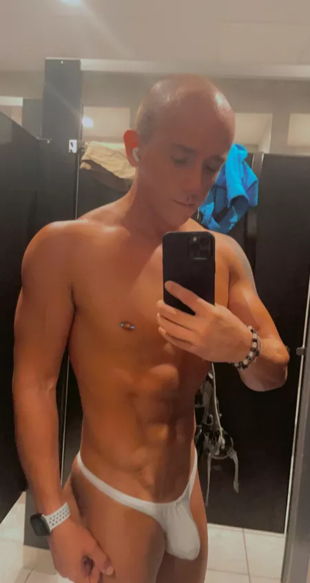 I’d walk around the locker like this but I get embarrassed by chaos-in-disguise