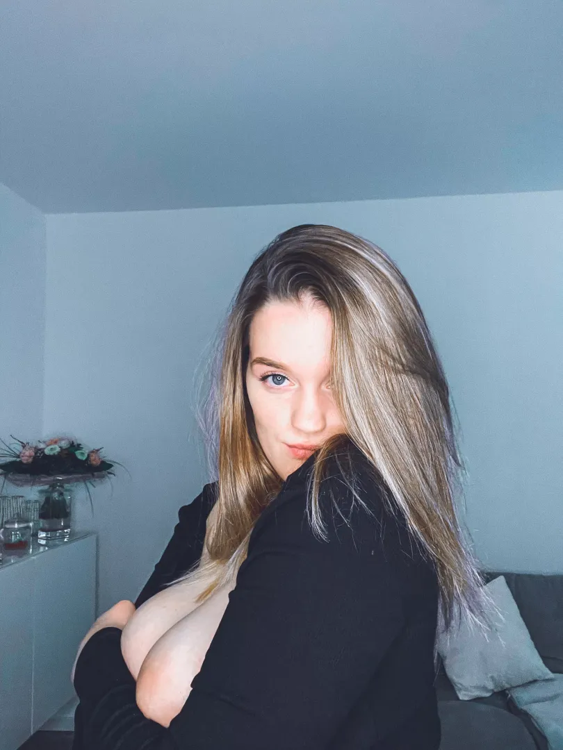 If even 5 guys like this, I'll celebrate and fuck myself 🙈 posted by sophiafoxx20