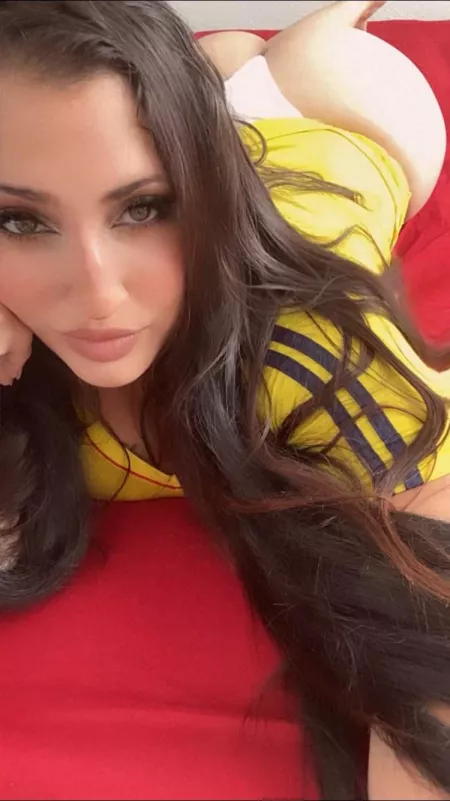 If I send you nudes, will you jerk off to me? by xtina_colombiana