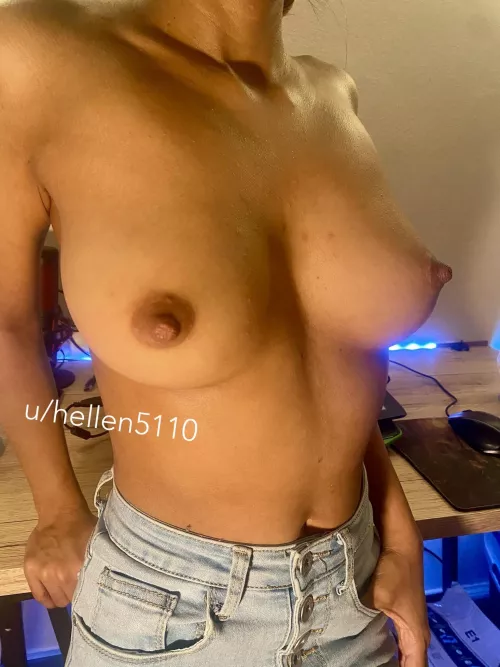 If I were next to you I'd let you cum on them by hellen5110