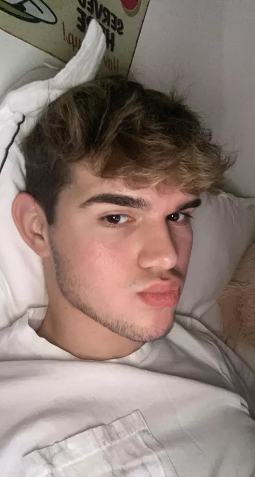 if it wasn't for the love and support I received online years ago, I probably wouldn't be here today. I'm so happy that the lgbtq+ community and its empowerment has allowed me to find and love my true self <3 by shawty_growl