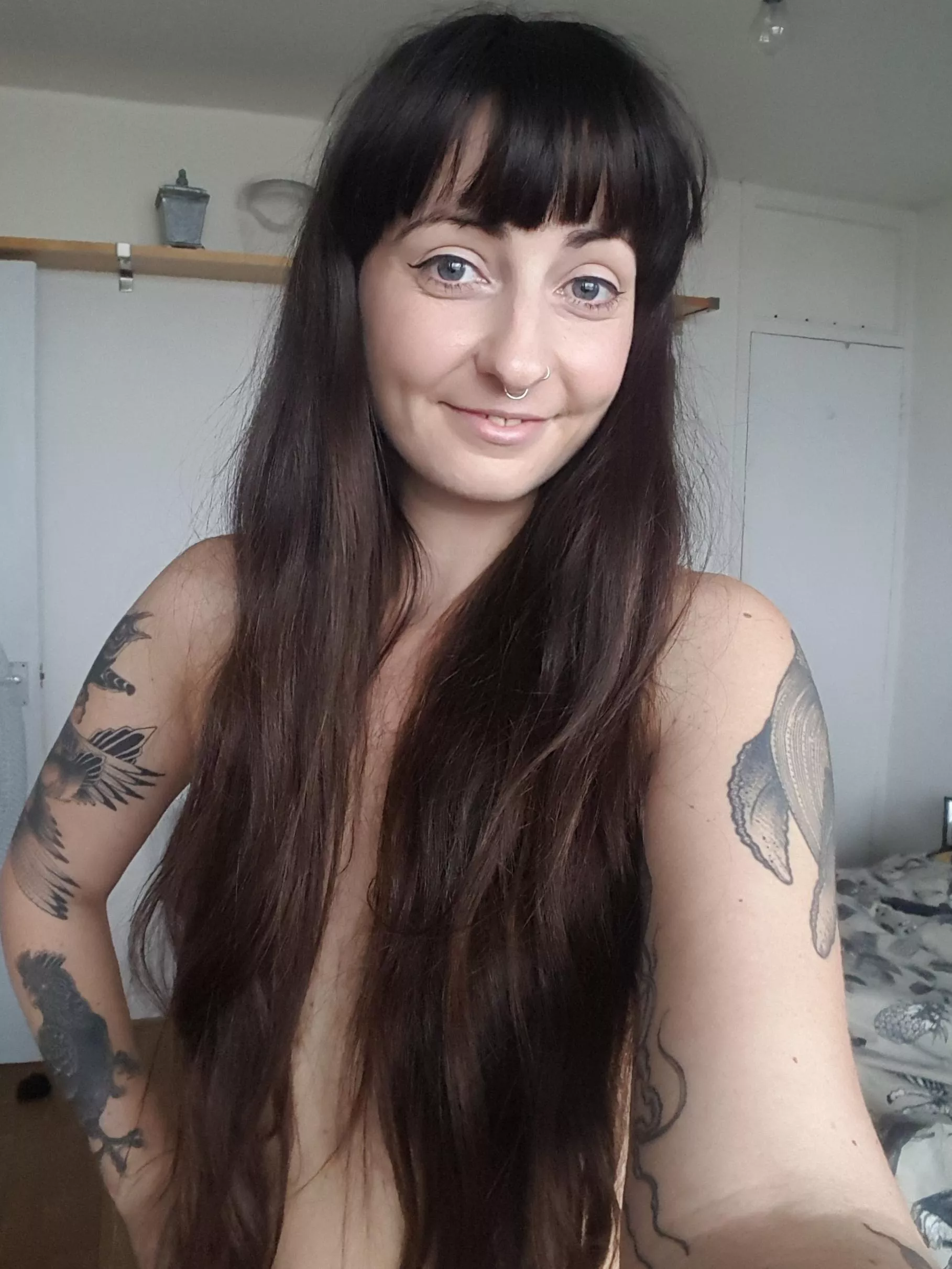 If only I was a real princess I'd have someone else to brush my hair 👸 posted by Scarlet-is-here