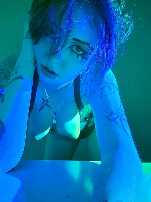 If she's metal I bet she knows how to scream 😱 by xdream_scapex