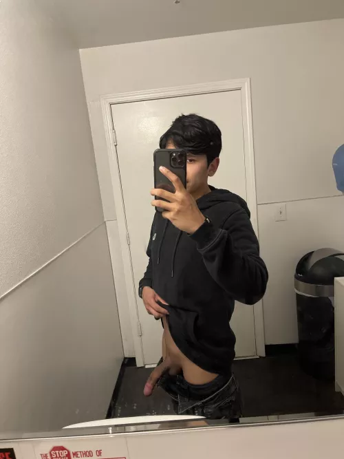 If theres a mirror im pulling my dick out 🤷🏽‍♂️ by friendshelpfriends