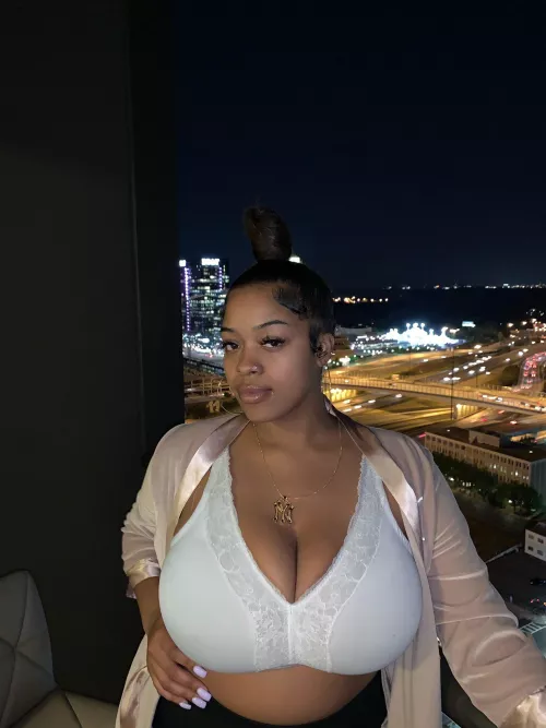 if this geys a esay 10upvote ill post her nude picture on my page  by warnpanoramic