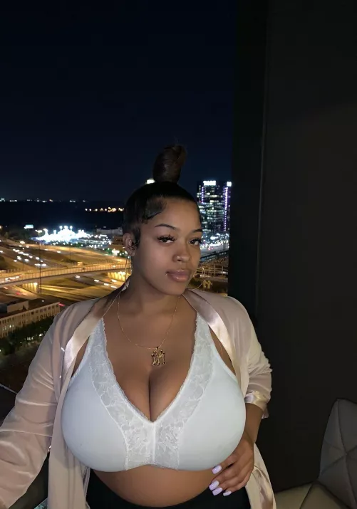 if this geys a esay 10upvote ill post her nude picture on my page  by assuredlsfaj2