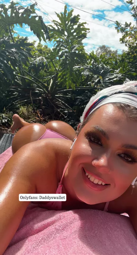 If u were my neighbour, would u be enjoying the view rn? 💦😉 by daddyswalletx