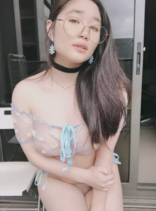 If you let me borrow a kiss, I promise I’ll give it right back 🥺 by cindytea4