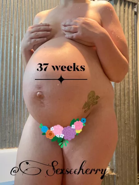 😘 If you like pregnancy and lactation you’re gonna love me 😘 🥵 37 weeks pregnant and awaiting labour 🥵 💋 4 days left to enter and possibly win 3 months free access to my google drive 💋 🍒 follow the link in my bio 🍒 by SexscCherry