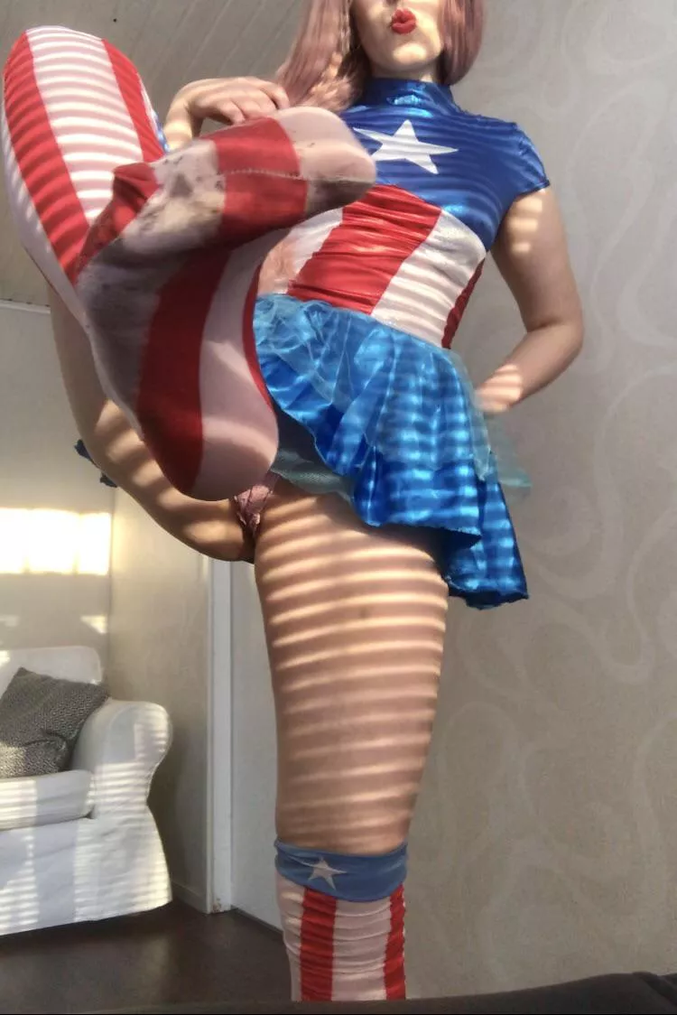 If you love striped socks on your face this one is for you 😘 posted by LilyDDLG