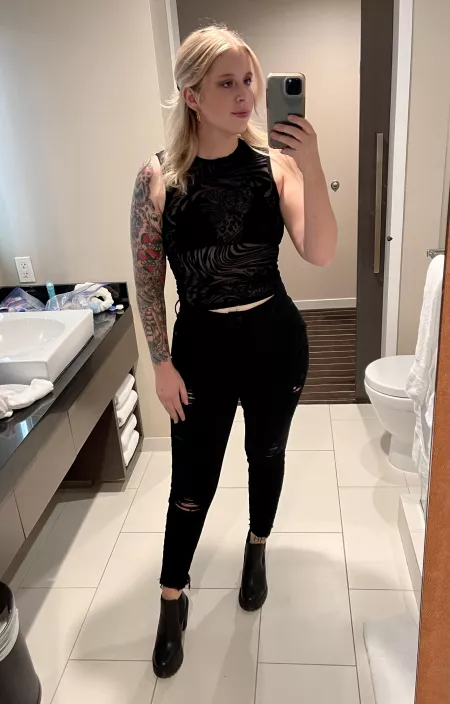 If you saw me at a bar would you say hi? 🥰 by ofparkerpreroll