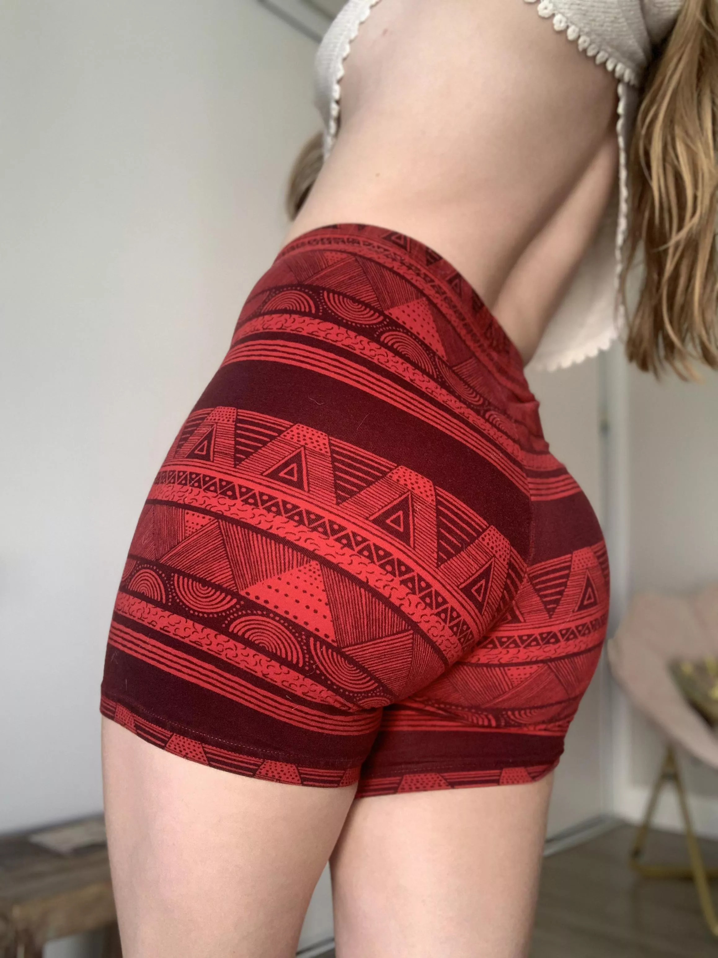 If you saw me at the gym, would you be tempted to take a bite? 🍎 posted by Pretty_Pink_Kiki