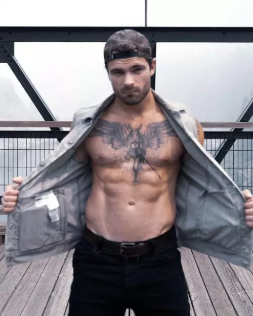 If you saw me in public would you say hi ? by kinkybradpitt