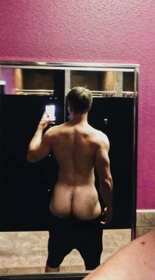 If you saw me like this in the locker room what would you do? by Ariesthearchon