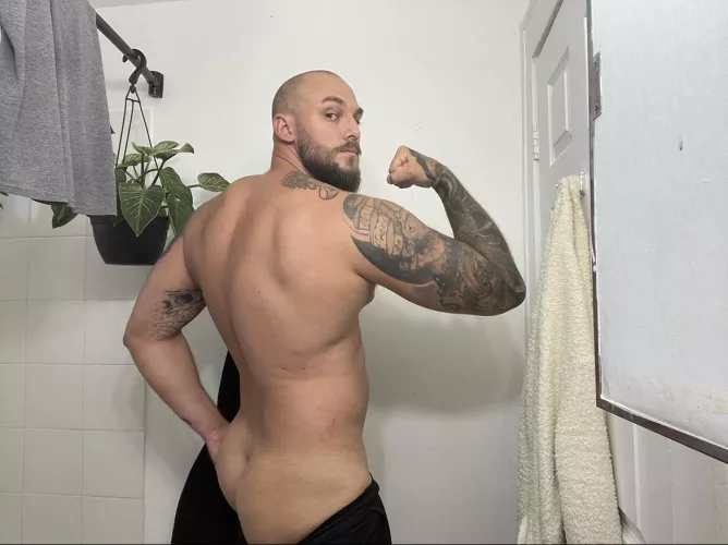 If you see my tatted arm in your girls insta story just focus on yourself king by aaronsnowxxx