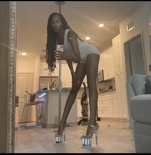 I[f] you seen me at the club what do you think my name would be ? [6’0] by yayabvby