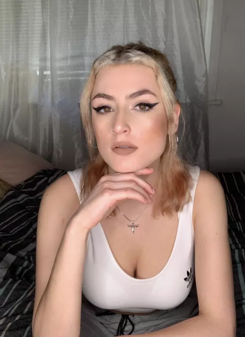 If you think I look good, imagine how I taste 😈 by Kinkyteenlena