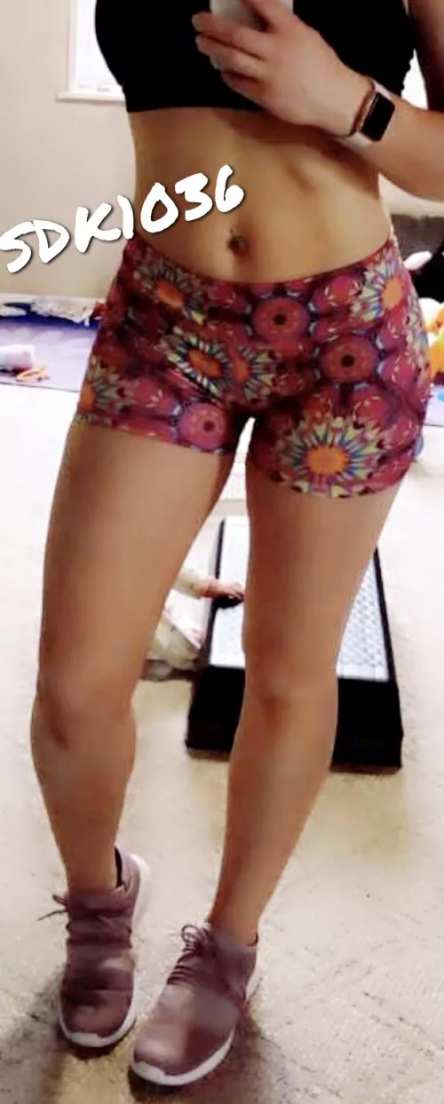 ⬆️ if you’d be her workout buddy 🏋️‍♀️. by SDK1036