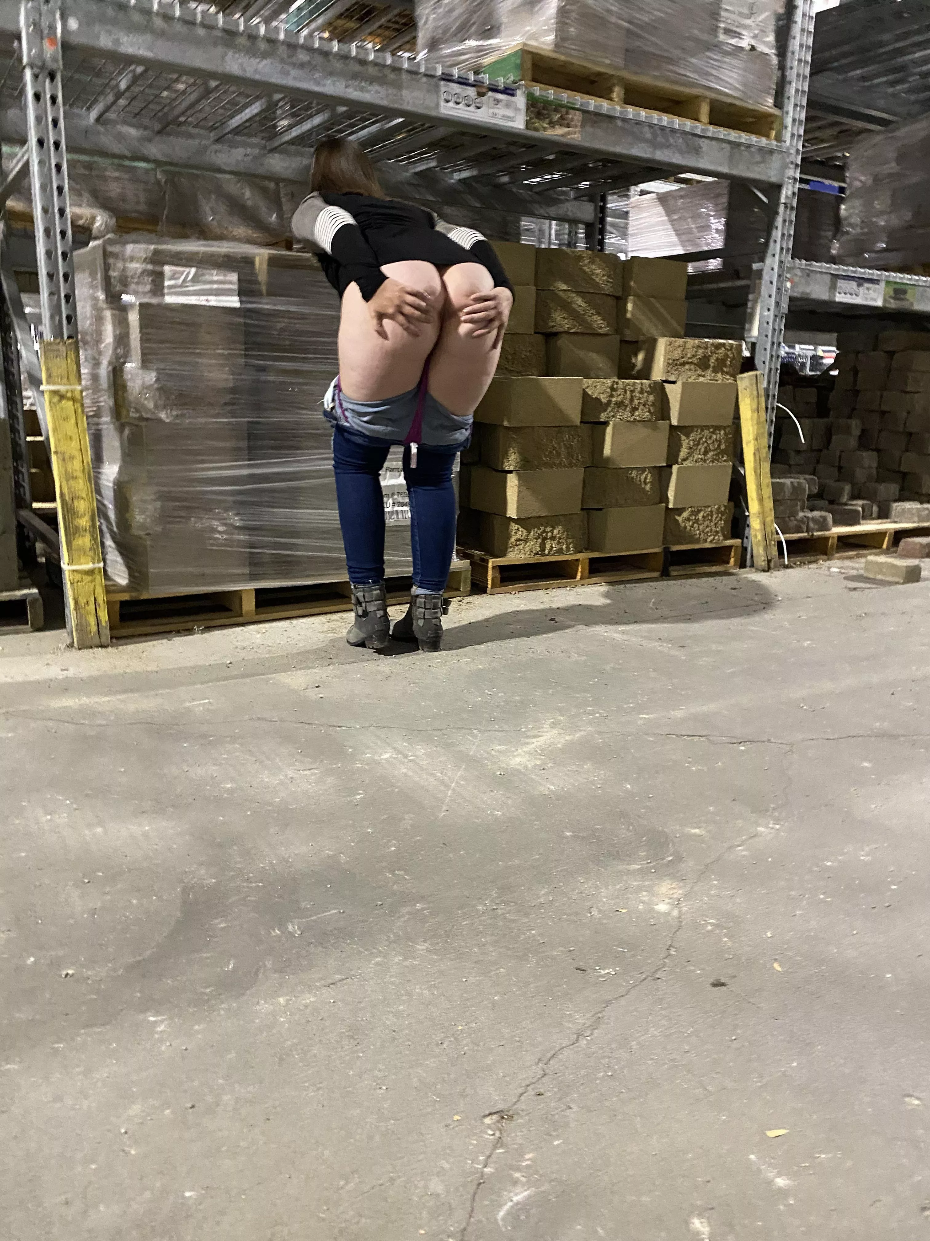 If your not in the Lowe’s garden center then where the fuck you at?🌹 F26 posted by Equivalent-Arm-84