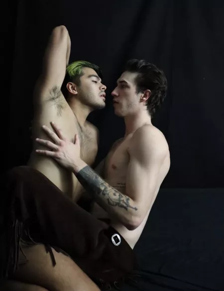 ⬆️ If you’re down to have a threesome with us 😏🍆🍆🍆💦💦💦 Also, RichardxStephen 🤫 by Richardbravo98