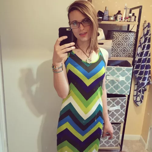 If you're gonna set out to buy a colorful dress, make sure it matches the colors of your eyes 👏 by AvaShade