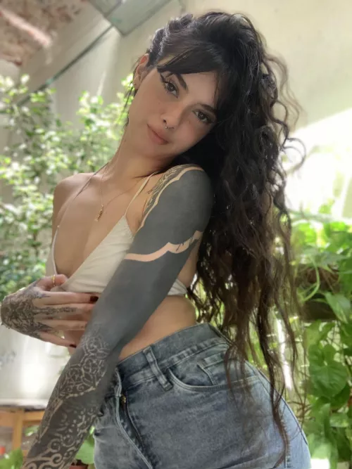 if you’re scrolling new hi there <3 i felt cute today by dalyta