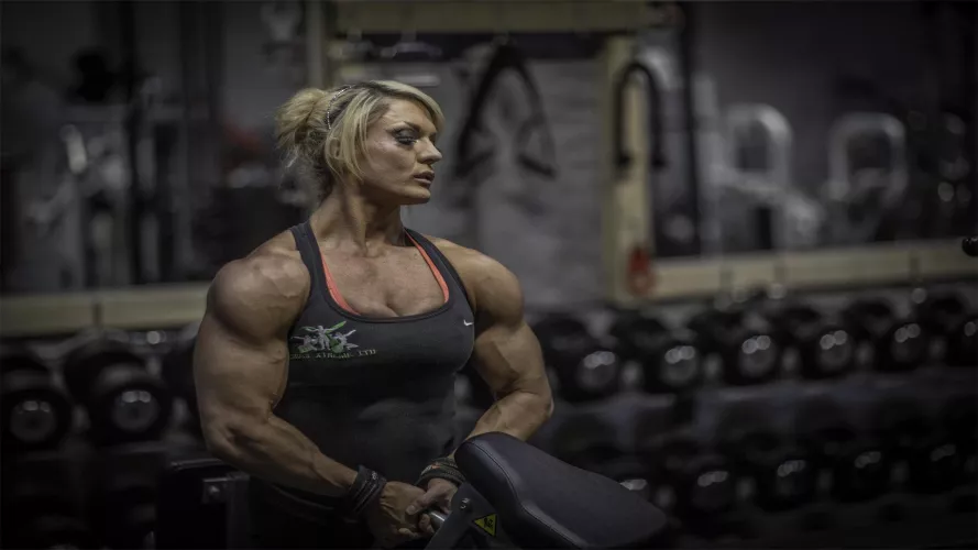 IFBB Pro Lisa Cross