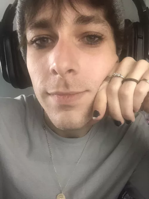 Ignore my chapped lips. I live in Canada and it’s cold AF by dominants_