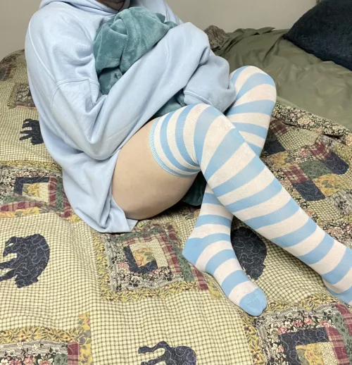 I-I swear I’m intimidating 😣 by Jim_da_knight