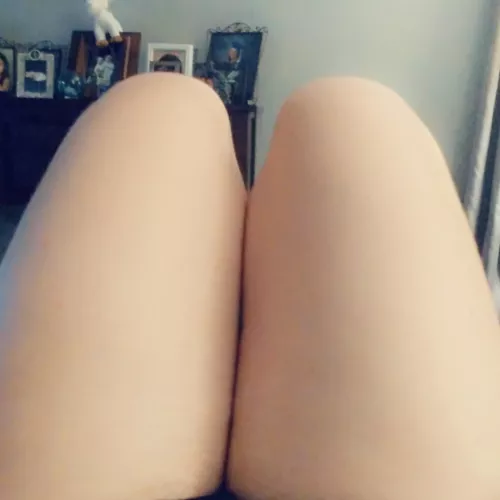 ik they're just thighs but I think they loook nice hehe ;3 by what_a_nerdy_nerd