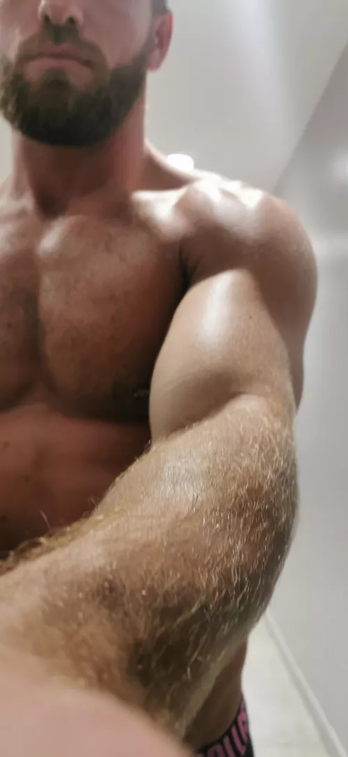 I'll be honest, I pressed the camera by accident 😂 but think this photo fits here anyway 🤷🏼‍♂️ by Lewis_likes_fitness