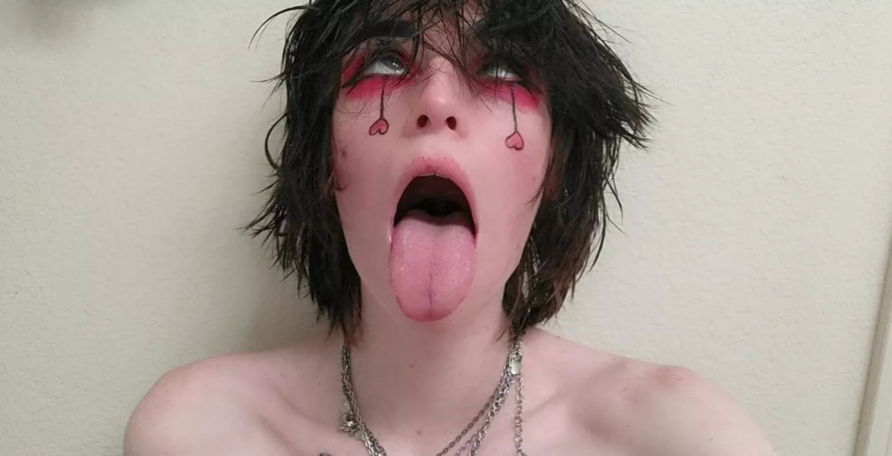 I'll be your good little cum bucket posted by feetiecutie