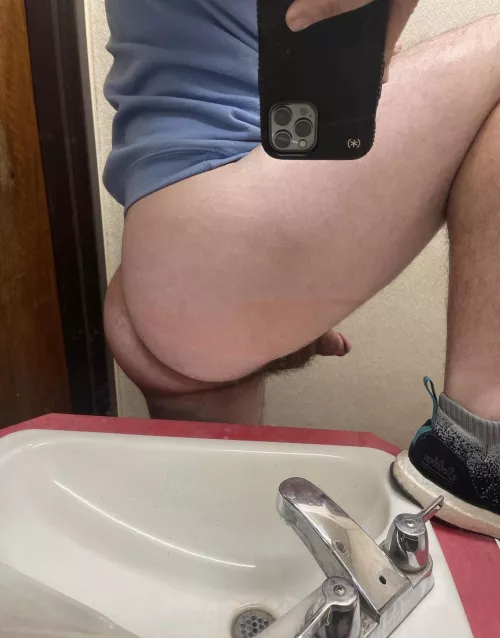 I’ll drop this for all you daddies to finish on (or in).. 19 year old horny and ready to play ;) by MammothNecessary4317