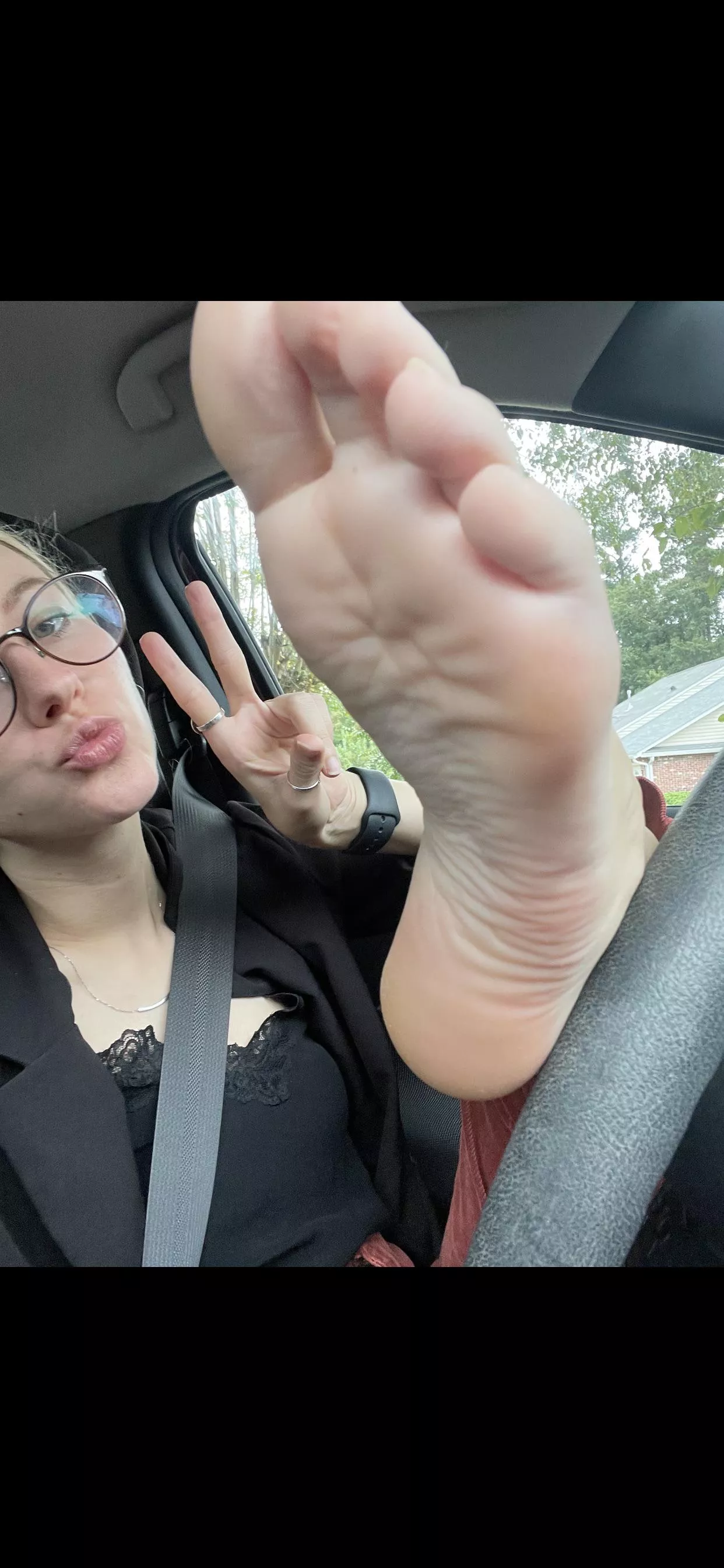 I’ll let you cum in my mouth if you worship my feet, deal? posted by Kyliesfeettt