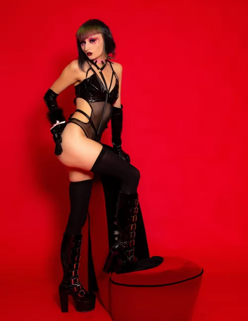 I’ll step on you, I’ll crush you… by gloomybabyy