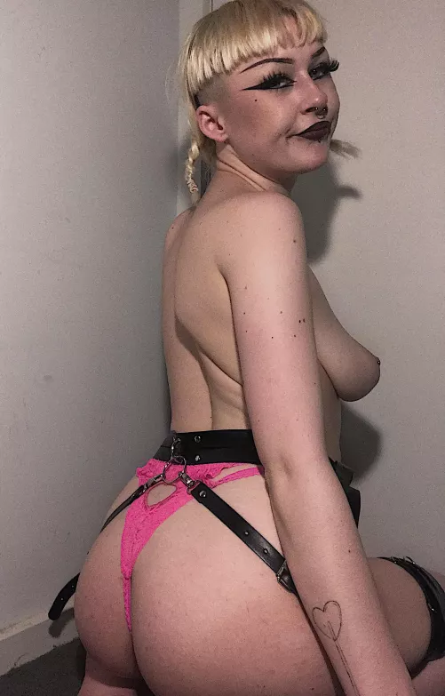 i’ll suck your cock if you promise you’ll eat my ass after 😋 by UnderstandingNew976